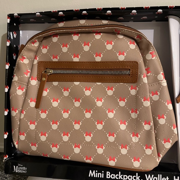 NWOT: Minnie Mouse backpack - Picture 2 of 11